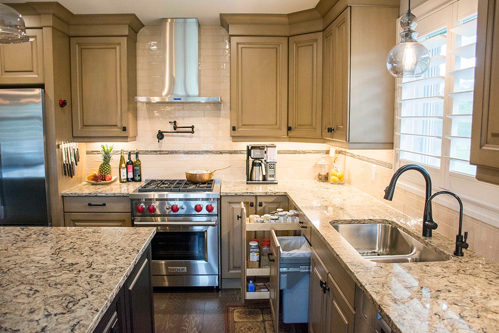 Kitchen Renovations – Custom Cabinets vs. Professional Painting Services